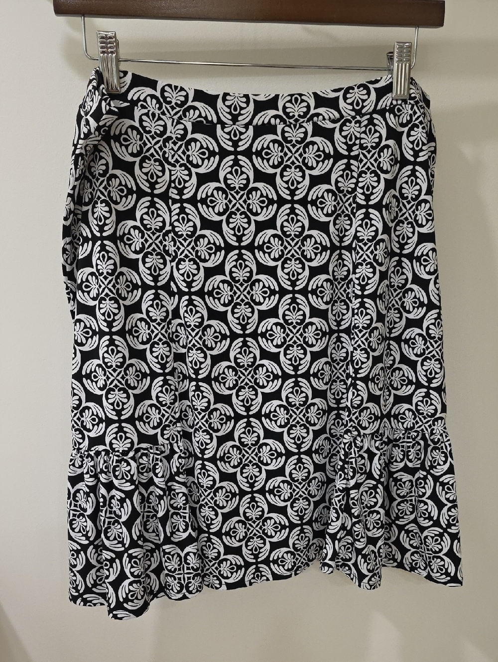 White House Black Market Black and White Geometric Ruffle-Hem Skirt